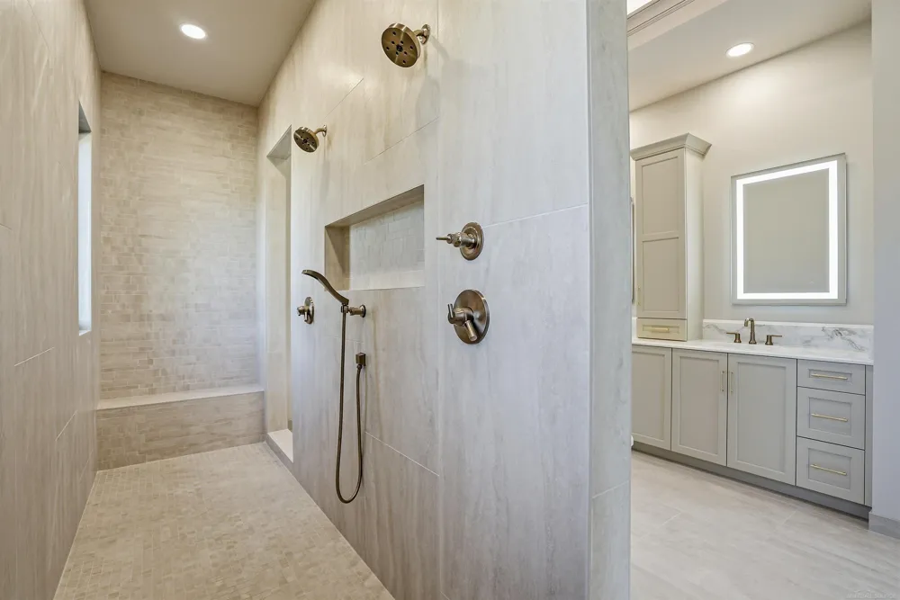 5803 Cotswold Drive Washington Township, MI 48094