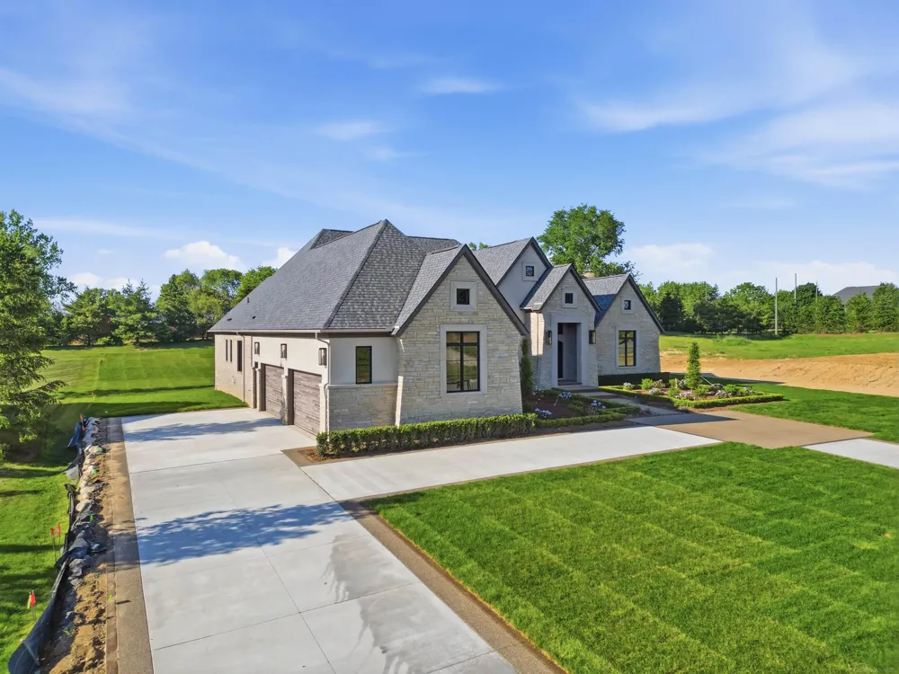 5803 Cotswold Drive Washington Township, MI 48094