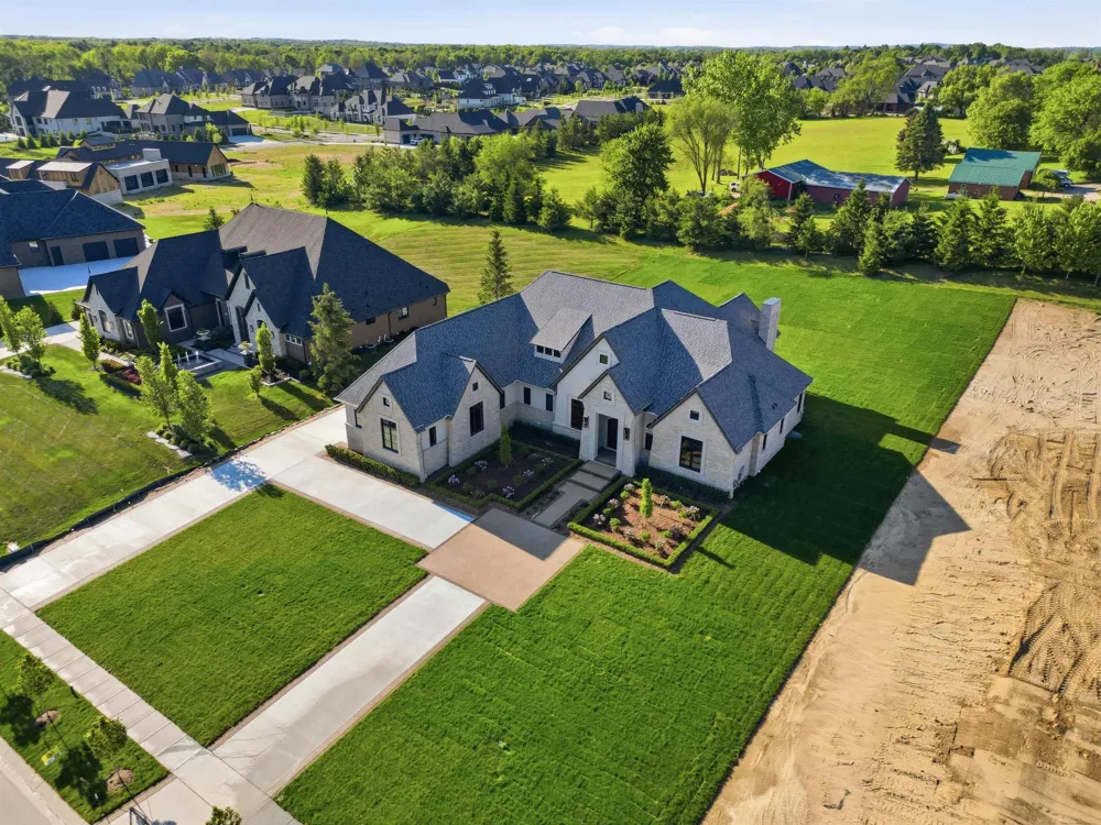 5803 Cotswold Drive Washington Township, MI 48094