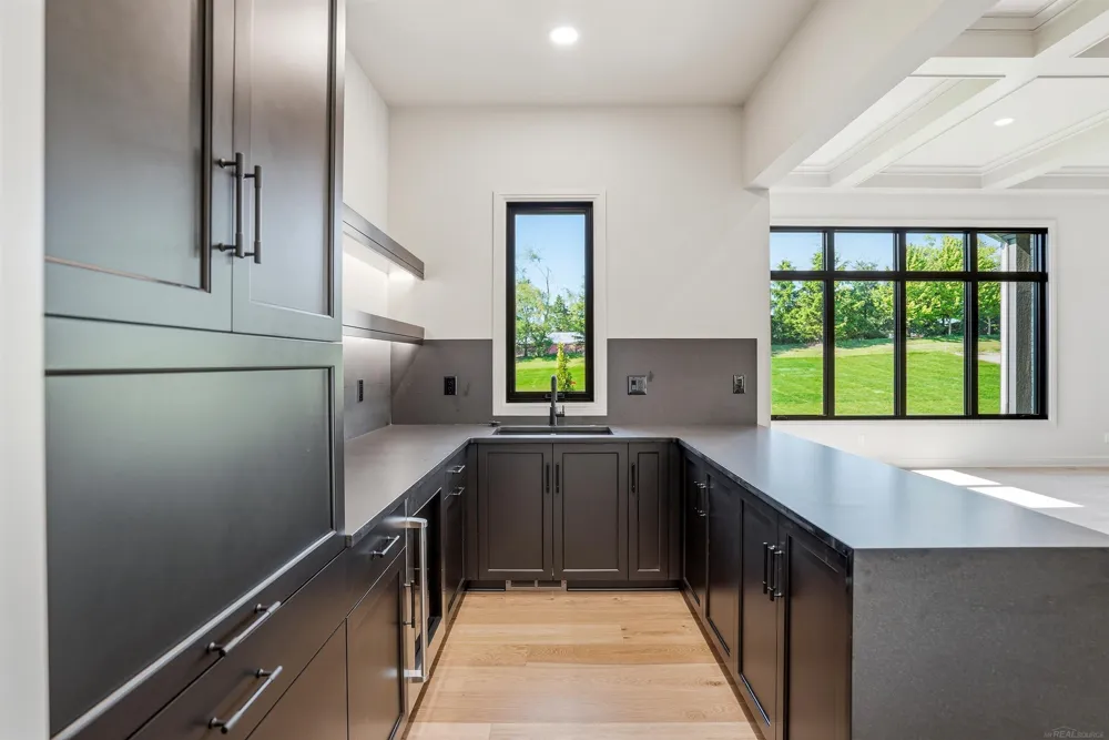 5803 Cotswold Drive Washington Township, MI 48094