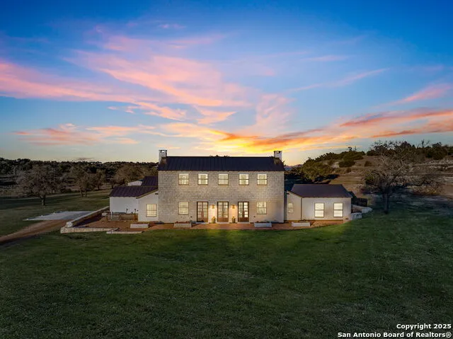 130 Overlook Dr Fredericksburg, TX 78624
