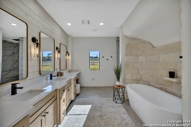 130 Overlook Dr Fredericksburg, TX 78624