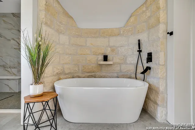 130 Overlook Dr Fredericksburg, TX 78624