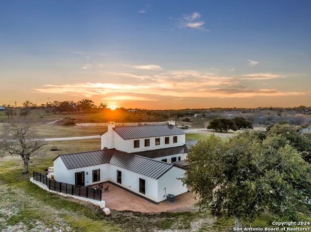 130 Overlook Dr Fredericksburg, TX 78624