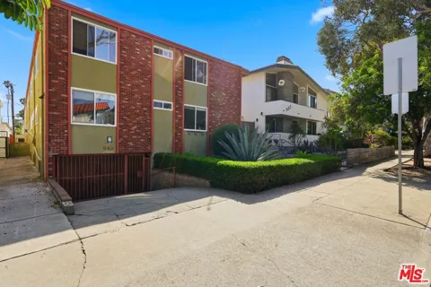 940 7th Street #8