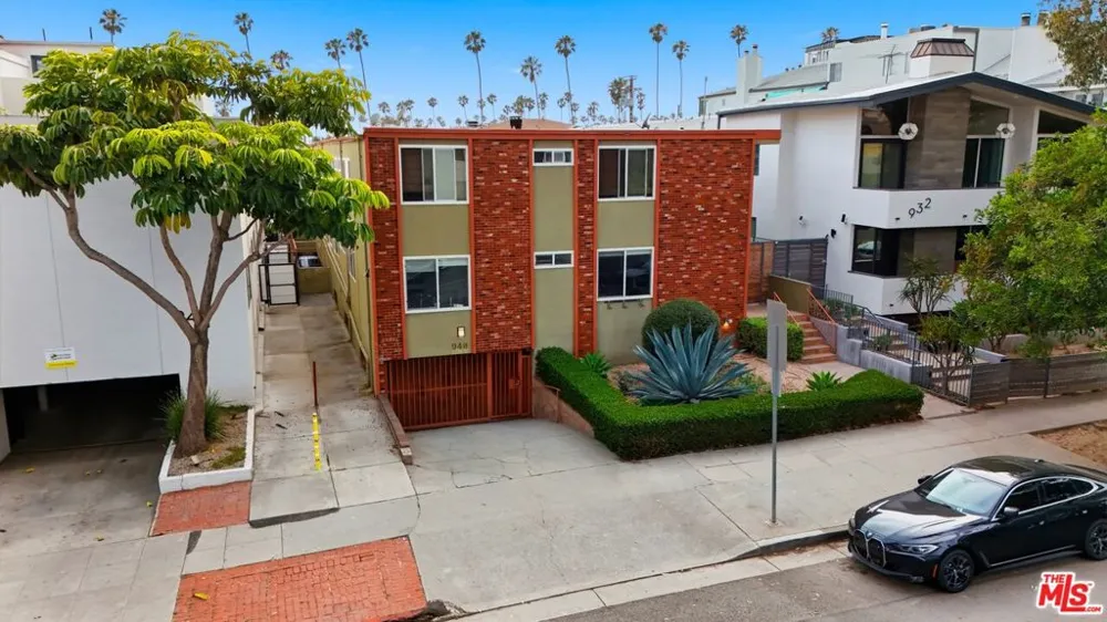 940 7th Street #8 Santa Monica, CA 90403