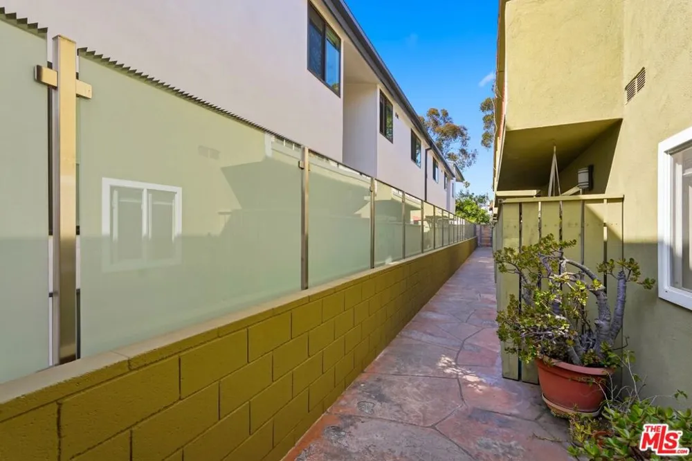 940 7th Street #8 Santa Monica, CA 90403