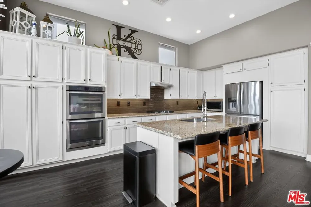 5018 S Chariton Avenue Los Angeles, CA 90056