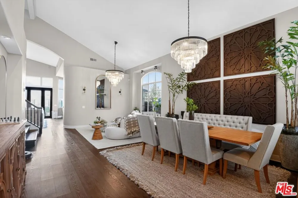 5018 S Chariton Avenue Los Angeles, CA 90056