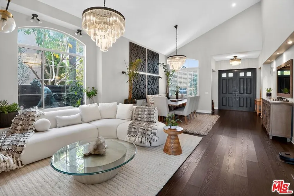 5018 S Chariton Avenue Los Angeles, CA 90056