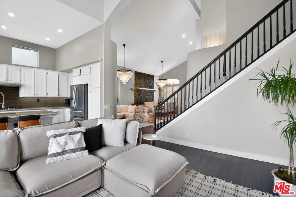 5018 S Chariton Avenue Los Angeles, CA 90056