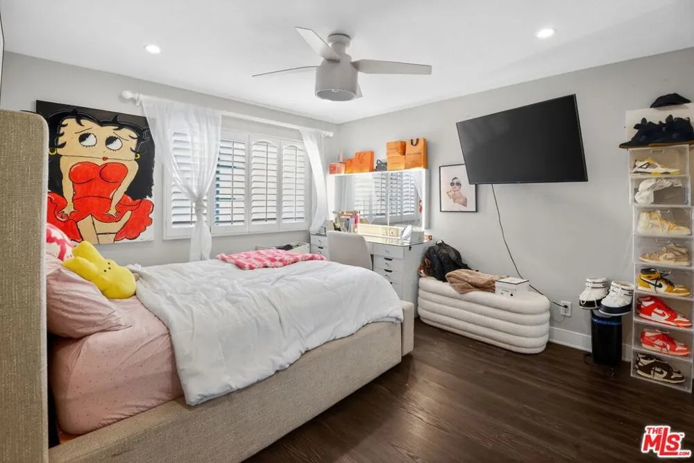 5018 S Chariton Avenue Los Angeles, CA 90056