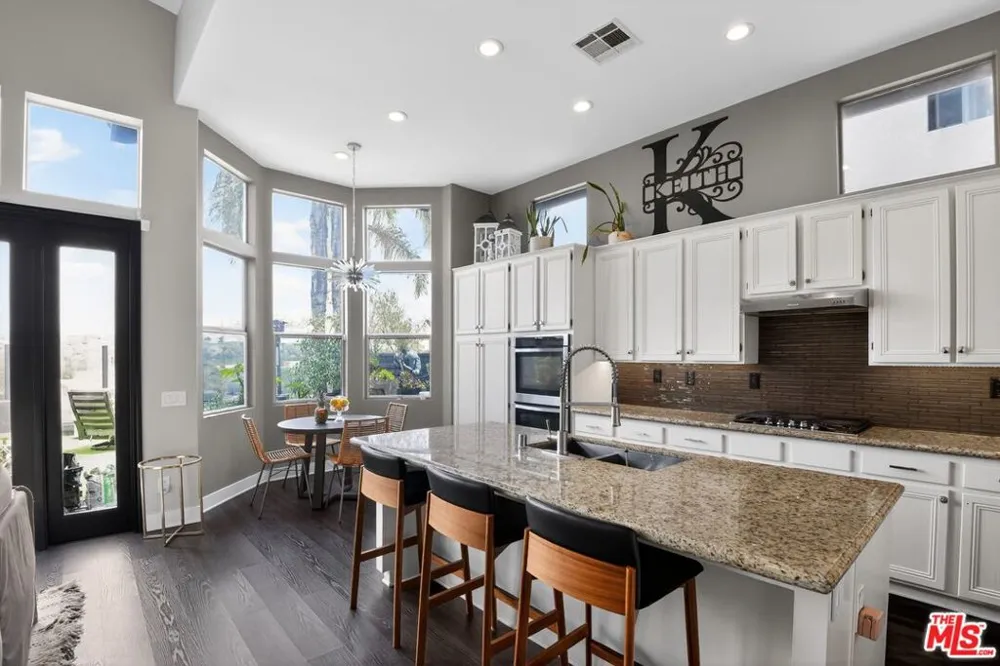 5018 S Chariton Avenue Los Angeles, CA 90056