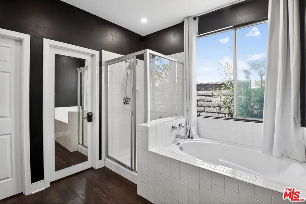 5018 S Chariton Avenue Los Angeles, CA 90056