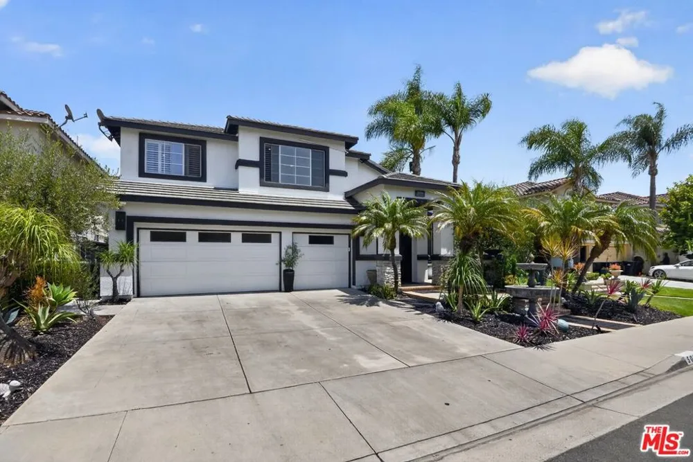 5018 S Chariton Avenue Los Angeles, CA 90056