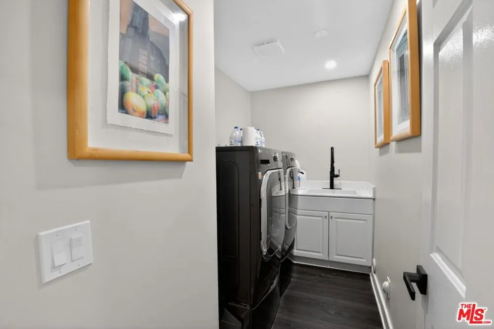 5018 S Chariton Avenue Los Angeles, CA 90056