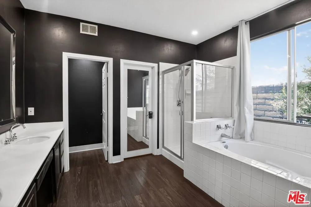 5018 S Chariton Avenue Los Angeles, CA 90056