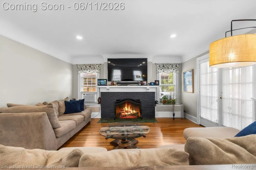 1215 Nottingham Road Grosse Pointe Park City, MI 48230