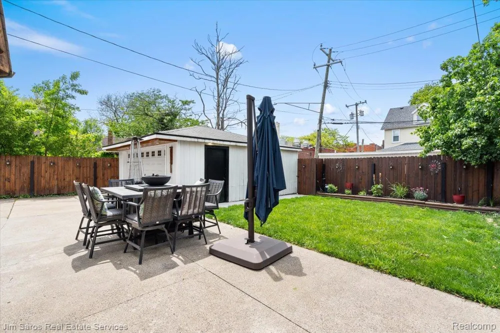1215 Nottingham Road Grosse Pointe Park City, MI 48230