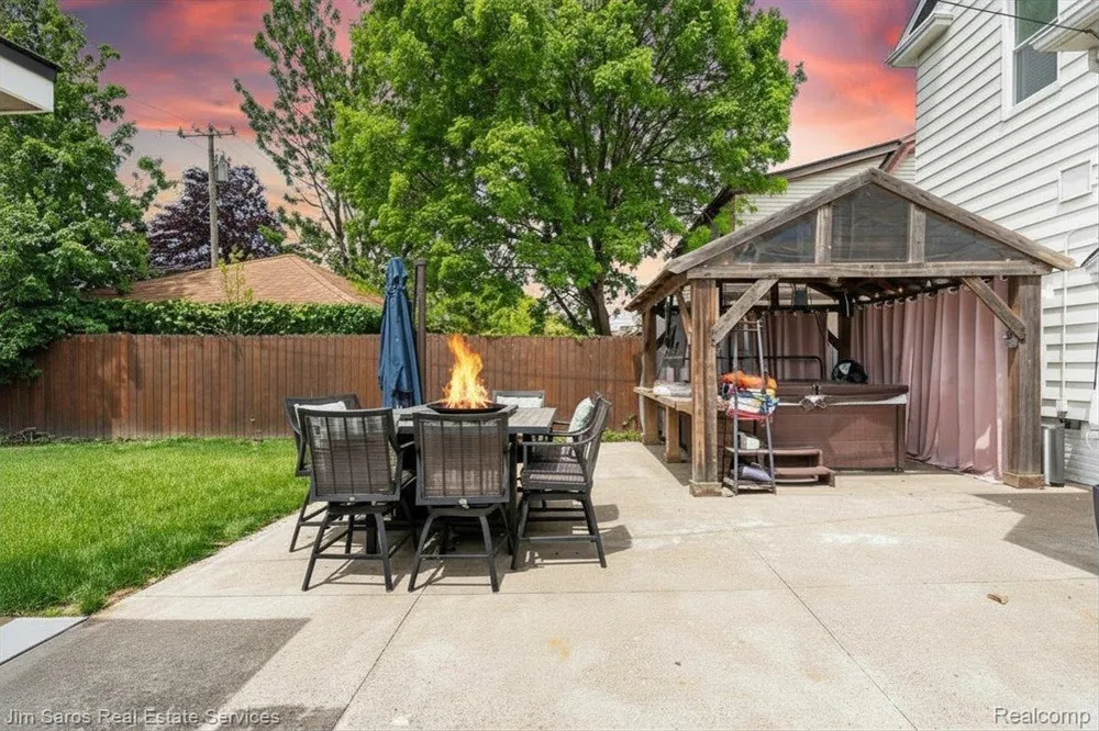 1215 Nottingham Road Grosse Pointe Park City, MI 48230