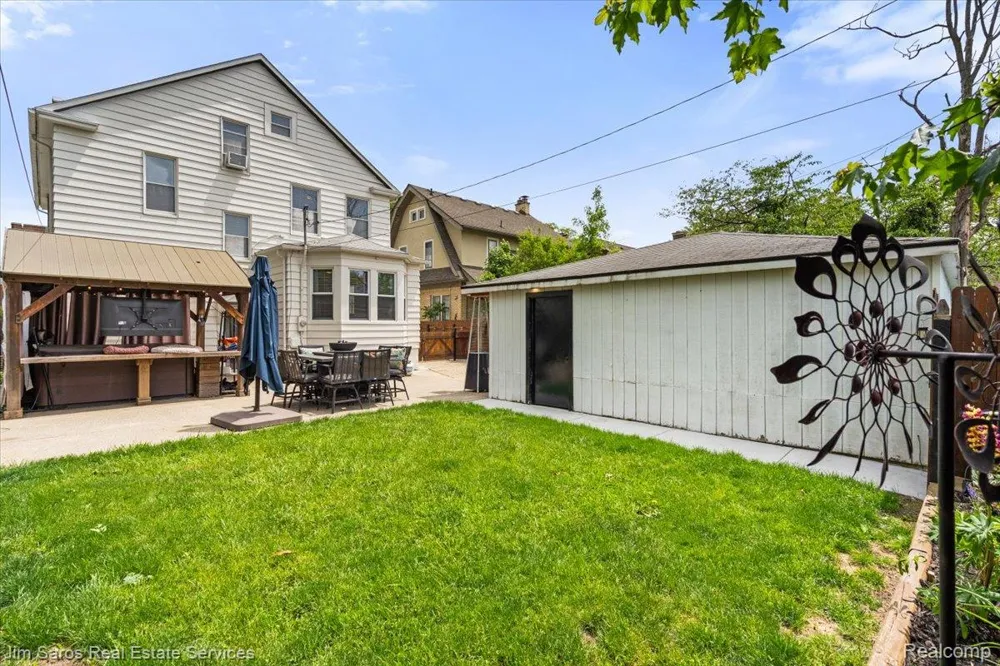 1215 Nottingham Road Grosse Pointe Park City, MI 48230