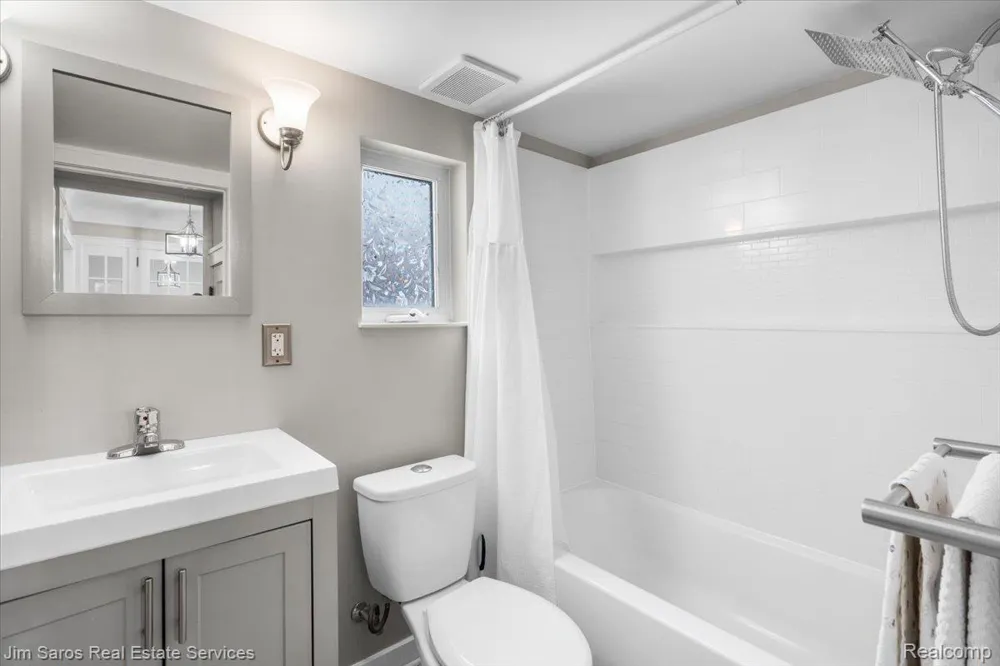 1215 Nottingham Road Grosse Pointe Park City, MI 48230