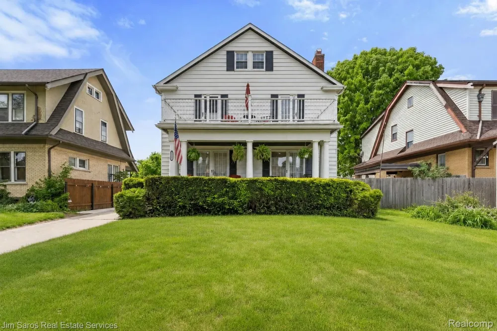 1215 Nottingham Road Grosse Pointe Park City, MI 48230