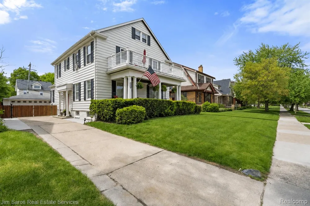 1215 Nottingham Road Grosse Pointe Park City, MI 48230