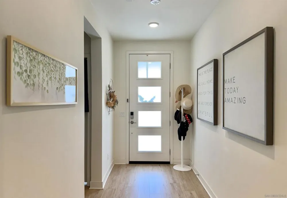 8866 Weston Santee, CA 92071