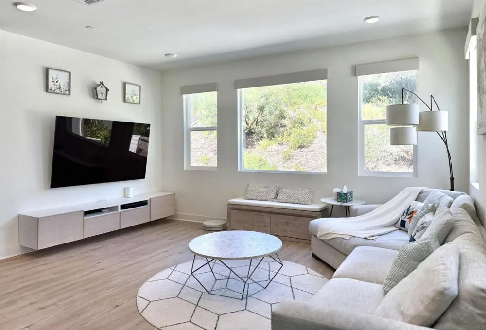 8866 Weston Santee, CA 92071