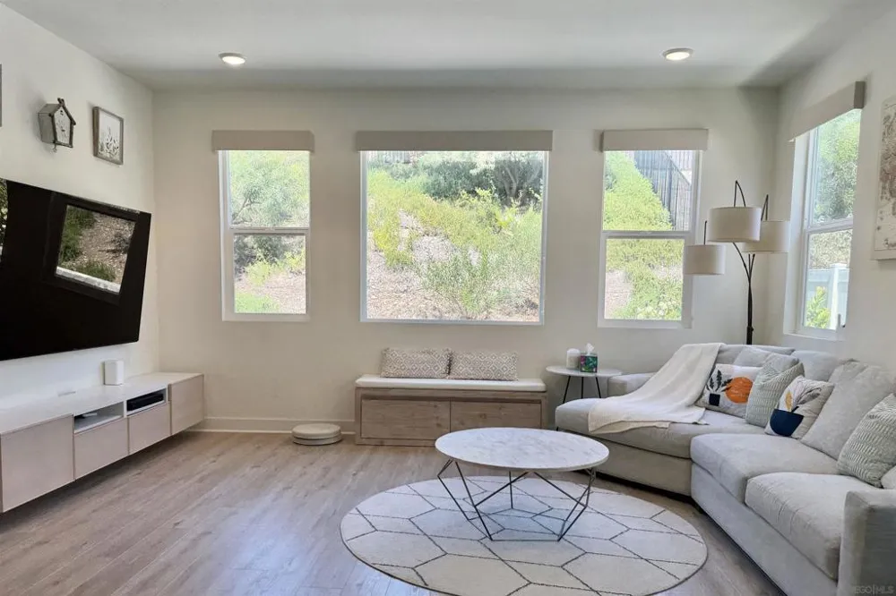 8866 Weston Santee, CA 92071