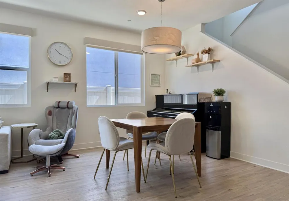 8866 Weston Santee, CA 92071