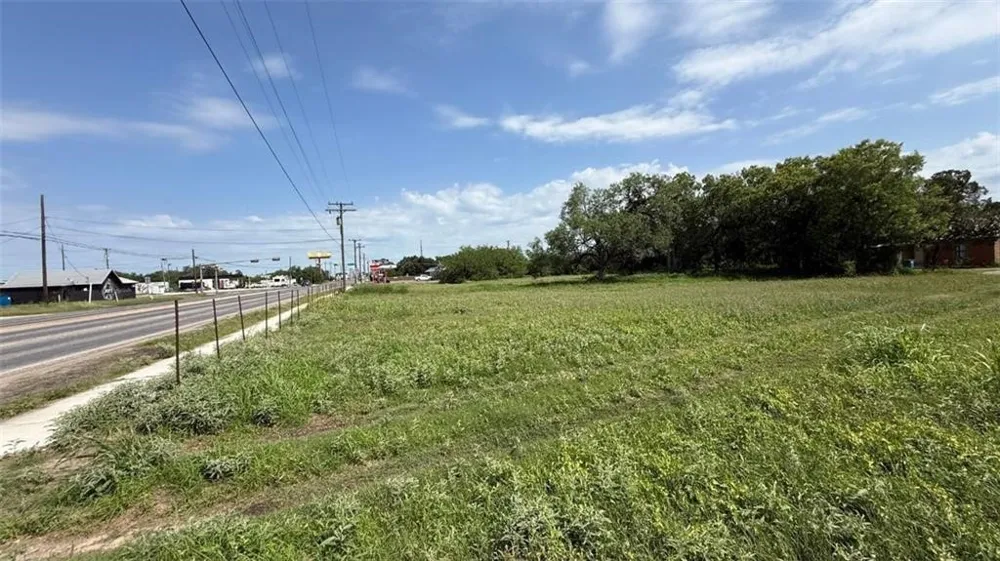 1007 S Washington Beeville, TX 78102