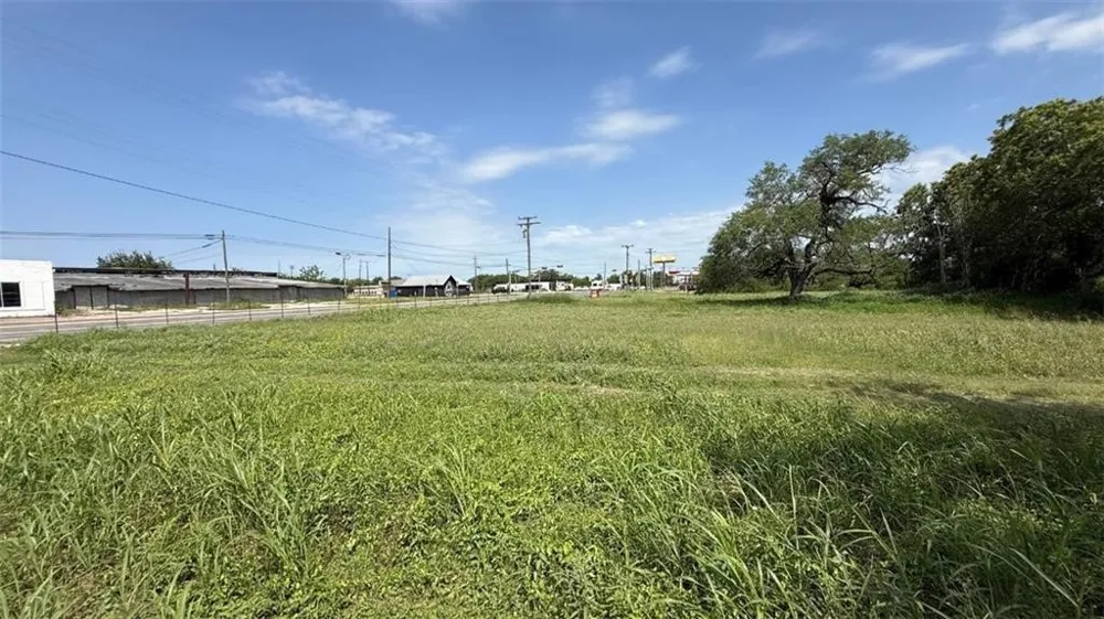 1007 S Washington Beeville, TX 78102