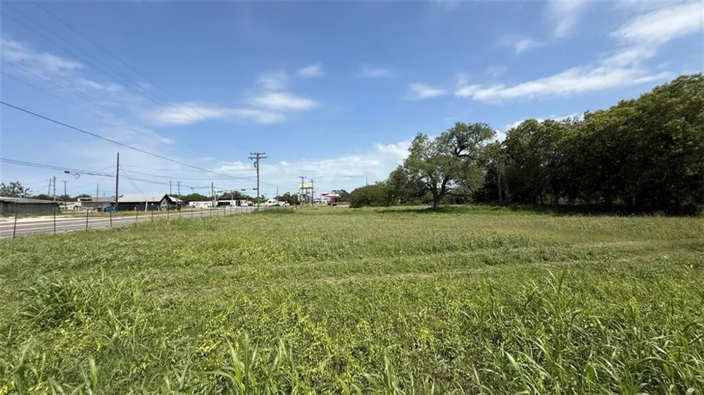 1007 S Washington Beeville, TX 78102