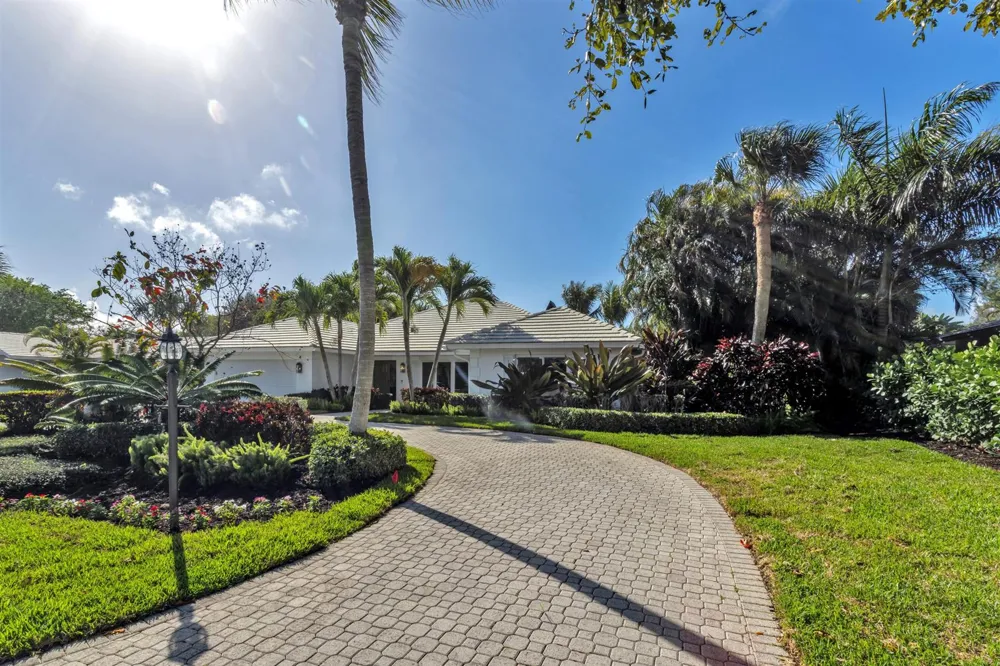 2720 Cardinal Circle Gulf Stream, FL 33483