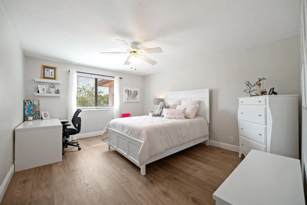 978 Greenwood Road Weston, FL 33327