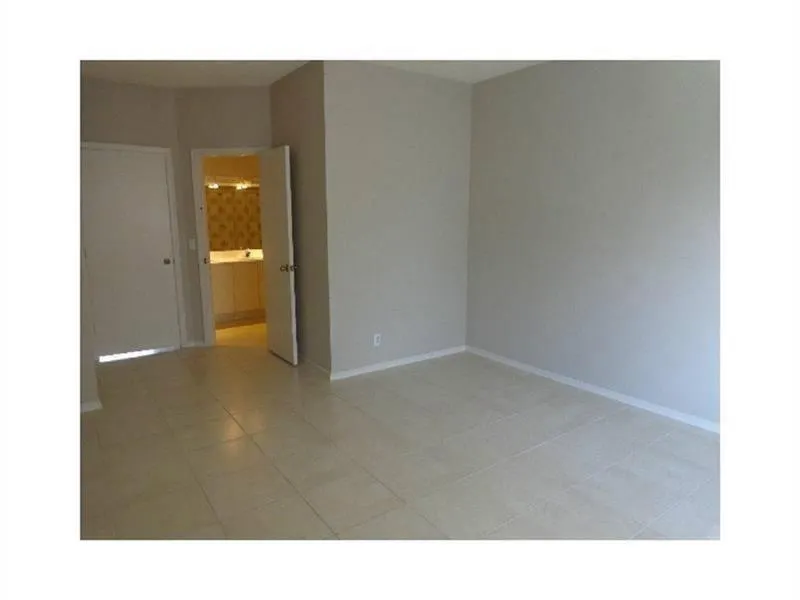 51 Whitehead Circle #51 Weston, FL 33326