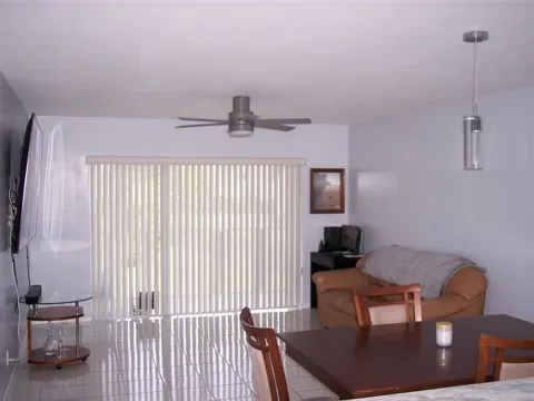 600 NE 2nd Street #208