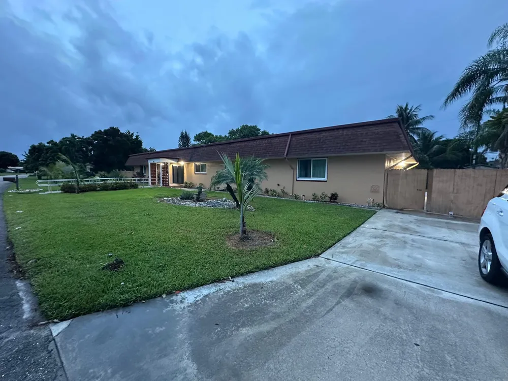 1616 Crandon Avenue Mangonia Park, FL 33407