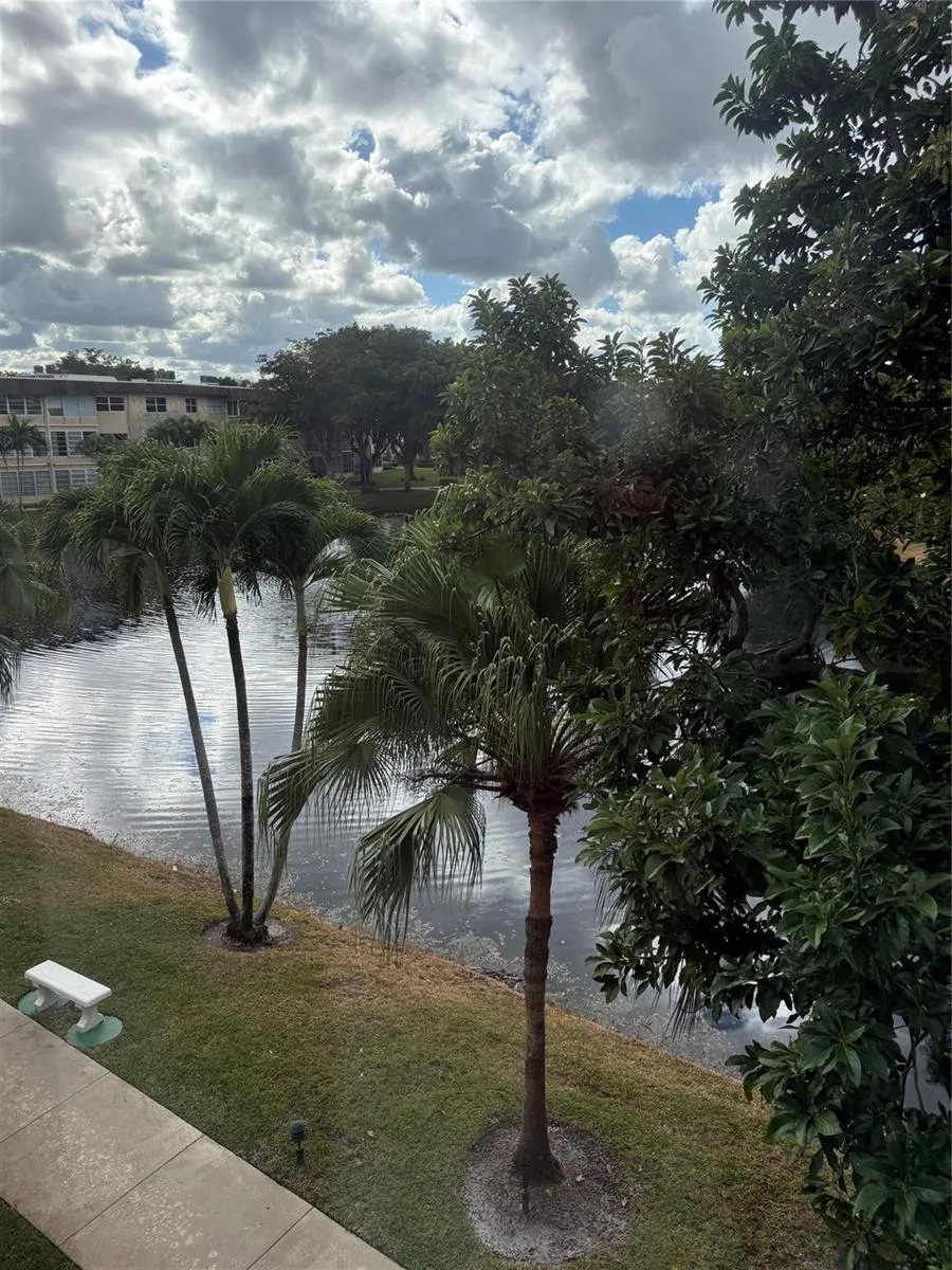 3431 NW 50th Avenue #304 Lauderdale Lakes, FL 33319