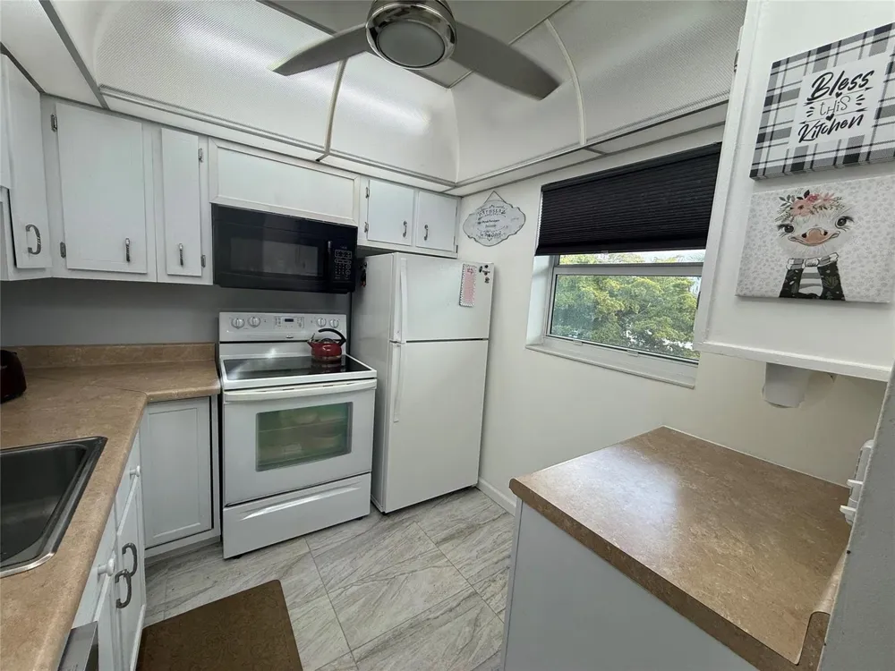 3431 NW 50th Avenue #304 Lauderdale Lakes, FL 33319