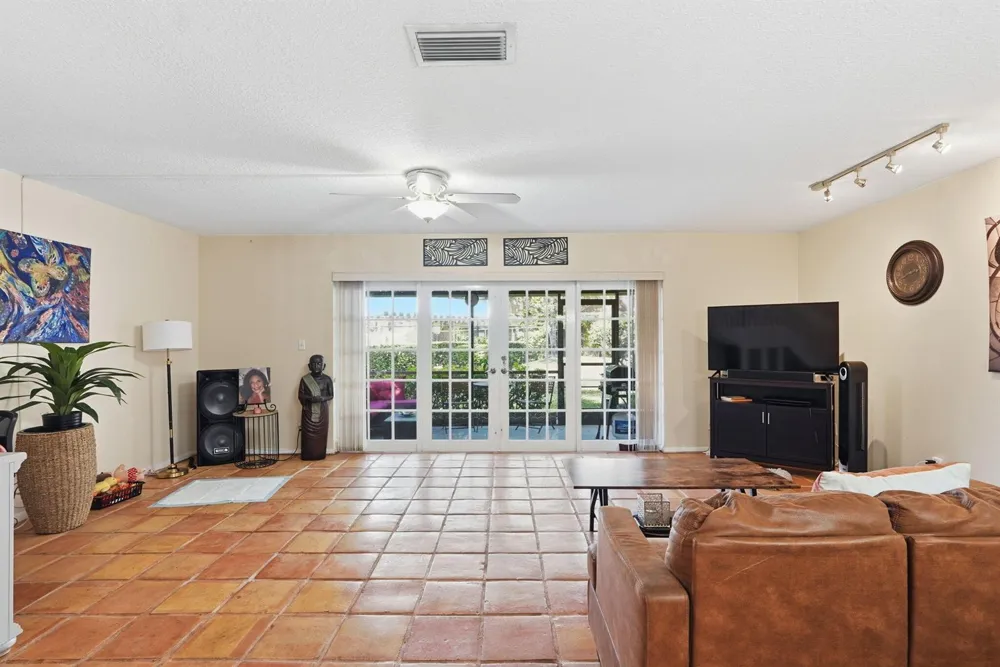 2049 NW 45th Avenue Coconut Creek, FL 33066