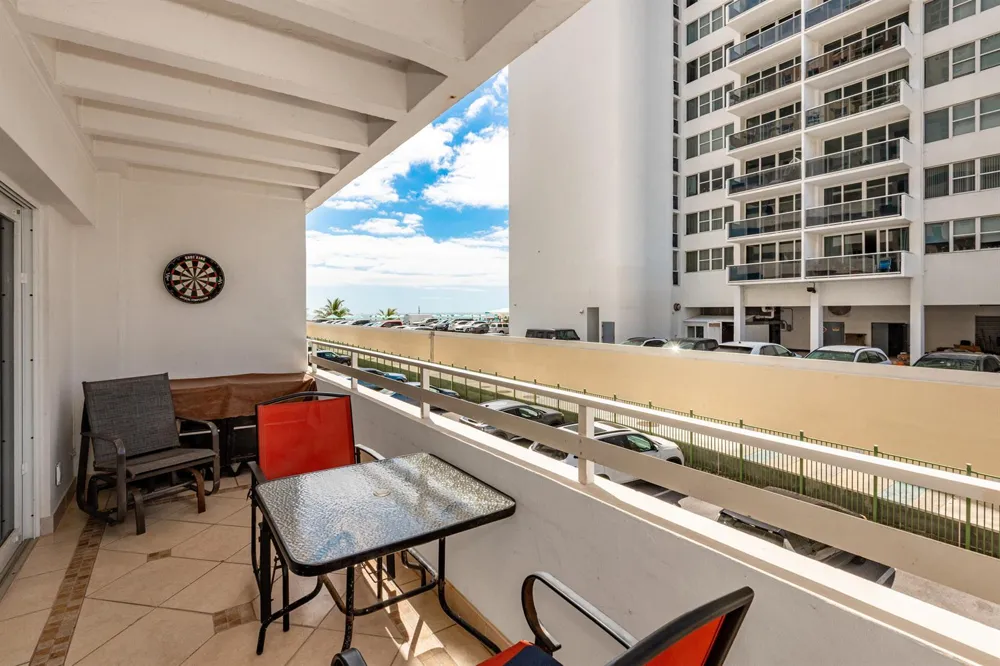 2076 S Ocean Drive #207 Hallandale Beach, FL 33009