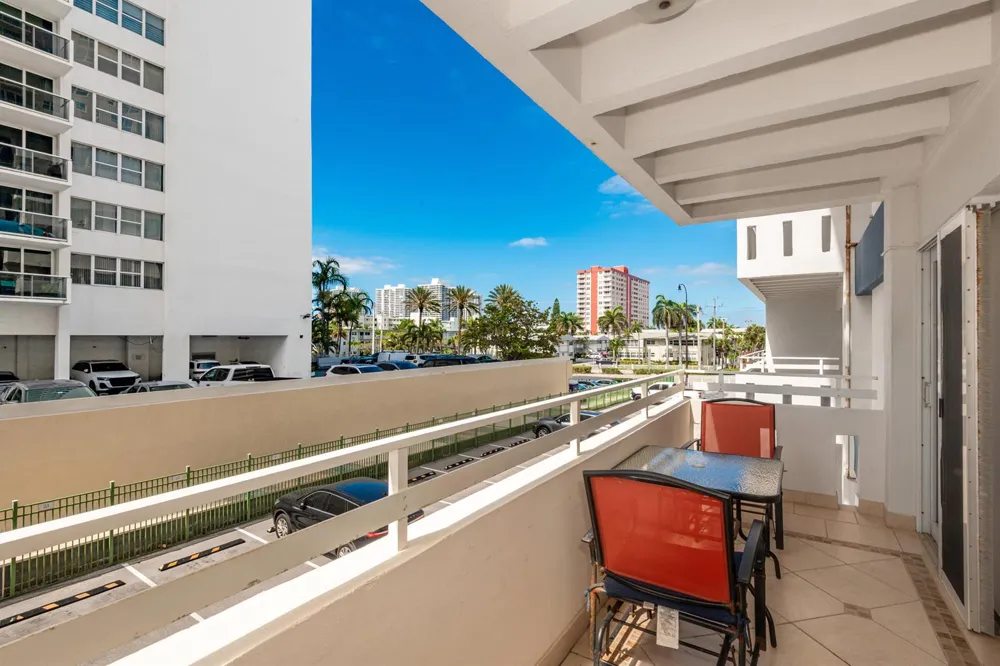 2076 S Ocean Drive #207 Hallandale Beach, FL 33009