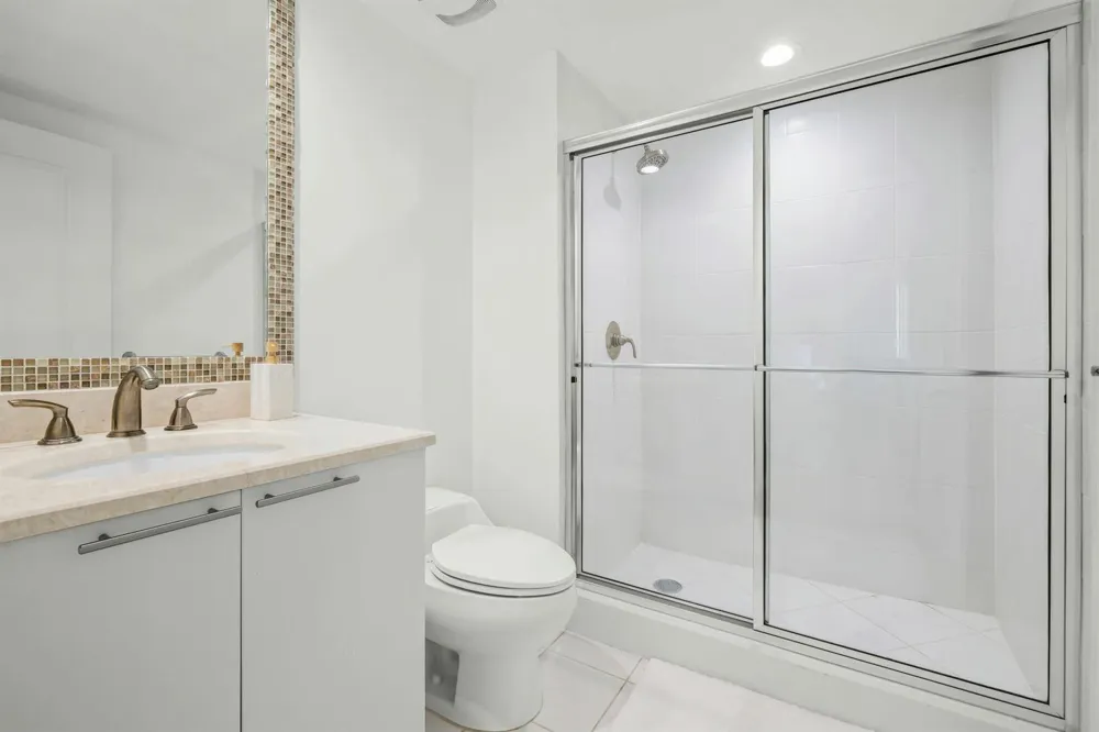 2640 Lake Shore Drive #1710 Riviera Beach, FL 33404
