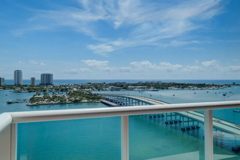 2640 Lake Shore Drive #1710 Riviera Beach, FL 33404