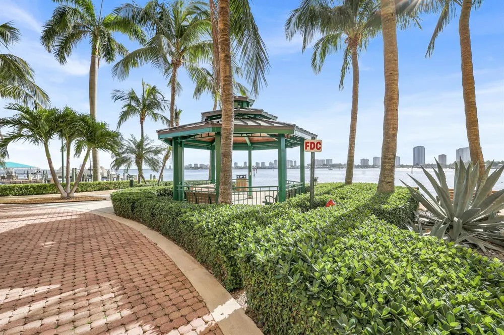 2640 Lake Shore Drive #1710 Riviera Beach, FL 33404