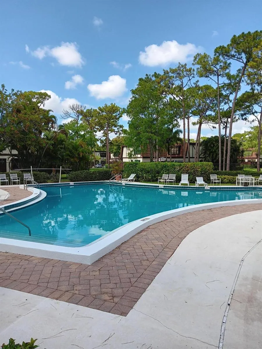 132 Weybridge Circle Royal Palm Beach, FL 33411