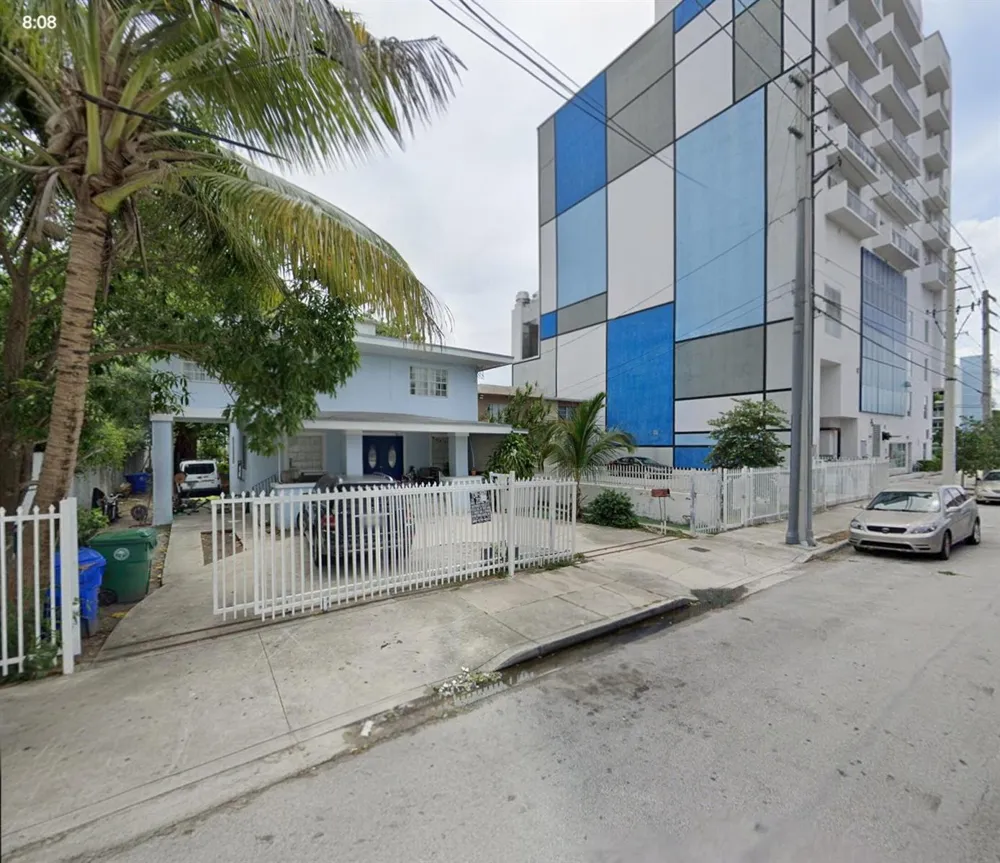 652 NW 1st Street Miami, FL 33128